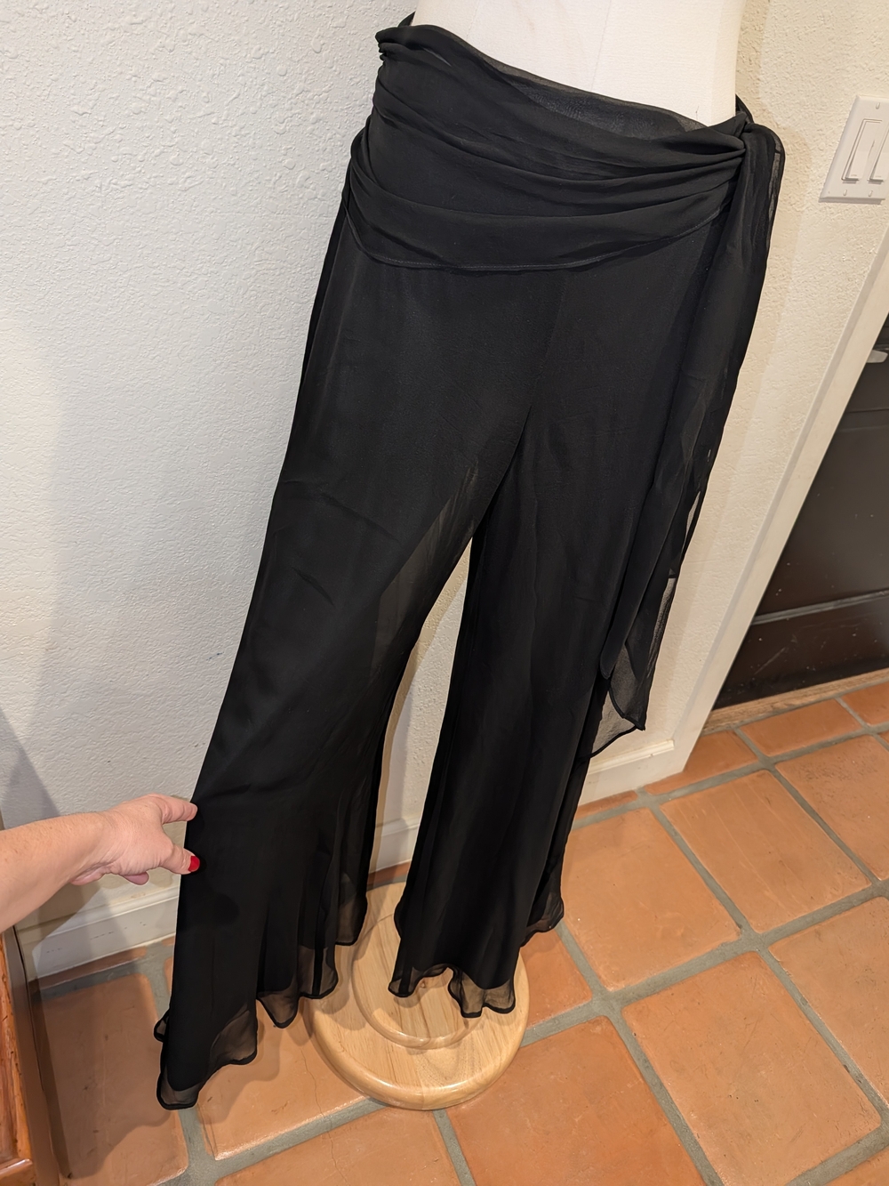 Cache Black Wrap Silk Chiffon Pants with Tie Waist - Picture 3 of 6